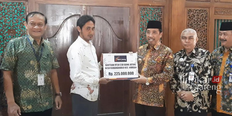 Bupati Rembang Serahkan Bantuan RTLH untuk 15 Warga Karangharjo