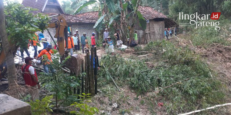 Kali Tarung Rembang Dikeruk Guna Kurangi Risiko Banjir