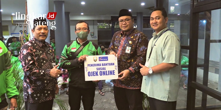 Hore Pengemudi Ojek di Rembang dapat Bansos Rp 450 Ribu