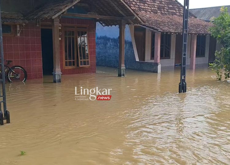 Tanggul Jebol Ratusan Rumah di Pati Terendam Banjir