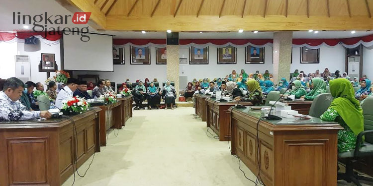 Audiensi dengan DPRD Rembang Guru TK Non PNS Ajukan 5 Tuntutan