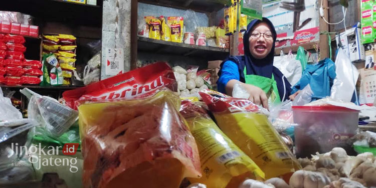 Dikomplain Pembeli Pedagang di Rembang Sambat Stok Minyakita Kosong