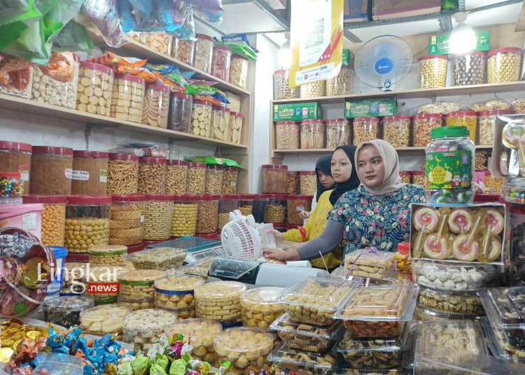 Berkah Ramadhan Pedagang Kue Kering di Jakarta Raih Untung 2 Kali Lipat