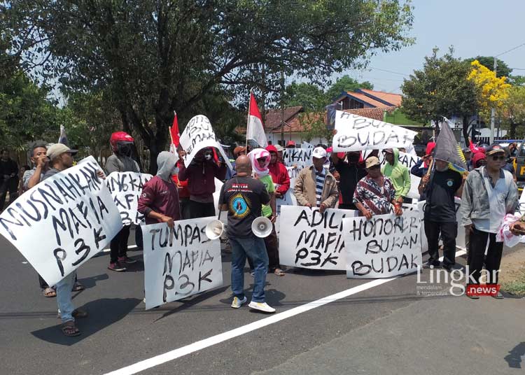 Demo Tuntut Keadilan Ormas Mantra Desak BKPP Pati Buka Formasi PPPK THL Teknis