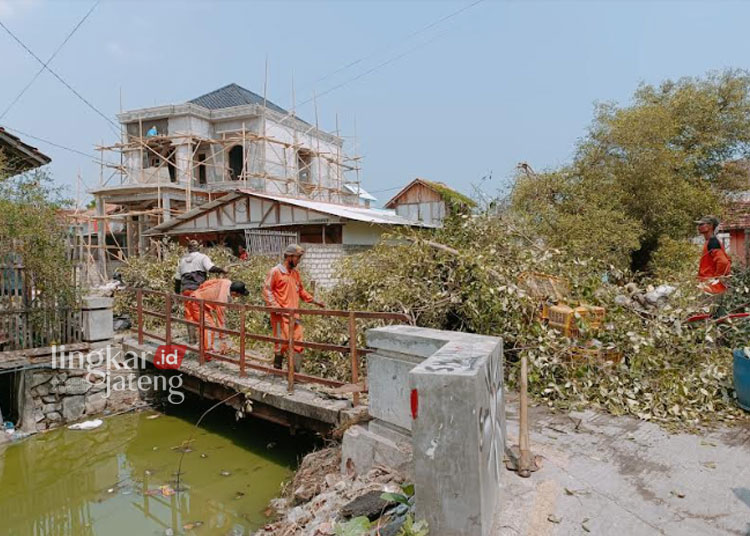 Musim Hujan Sejumlah Desa di Rembang Bersihkan Sungai Antisipasi Banjir