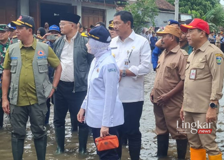 Didampingi Pj Bupati Jepara Kepala BNPB Tinjau Lokasi Banjir di Desa Dorang