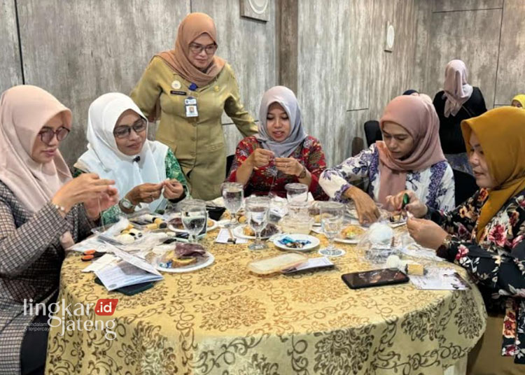 Kenalkan Budaya Puluhan Wanita di Rembang Dilatih Bikin Boneka Karakter RA Kartini